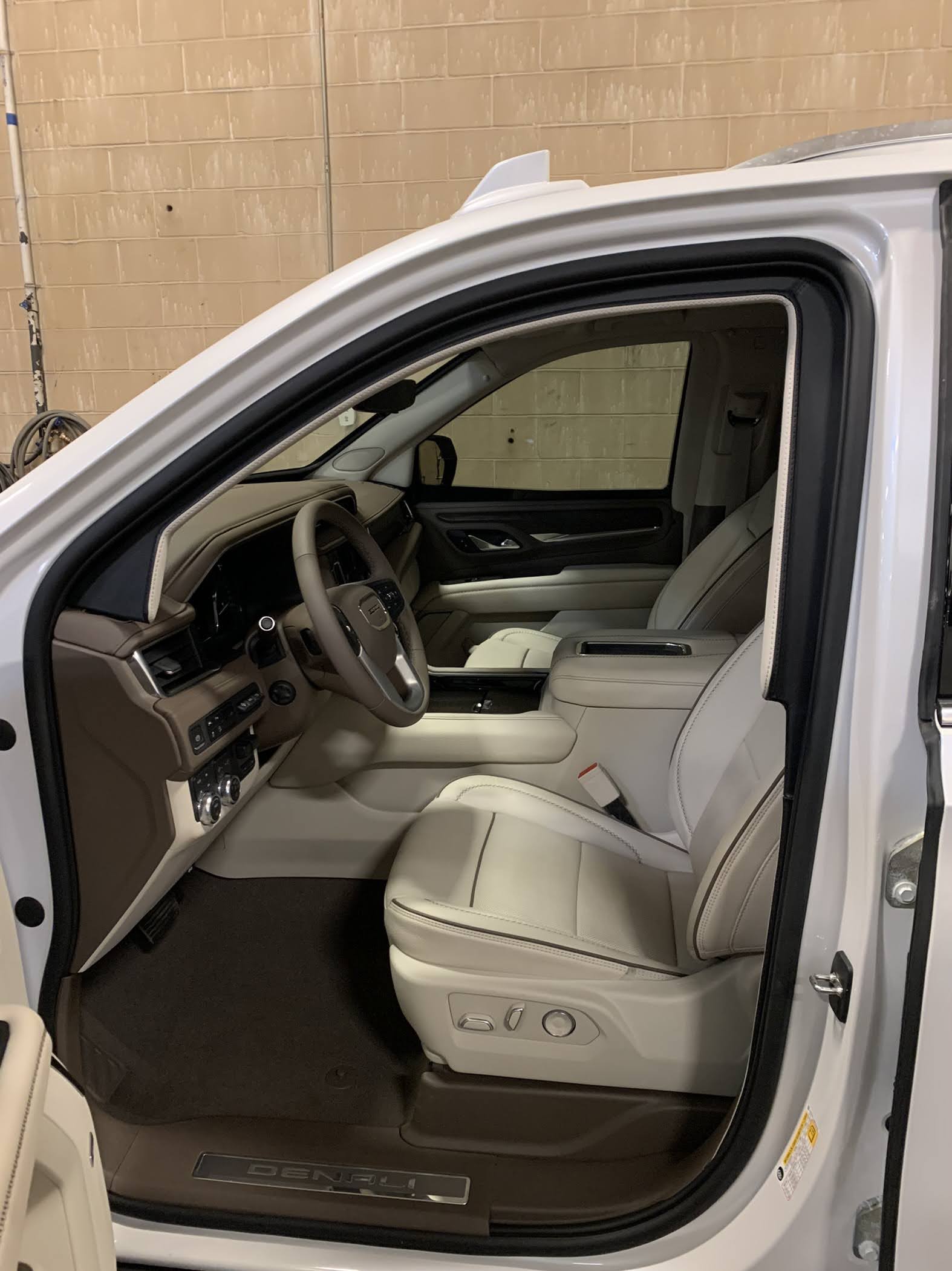 GMC Denali (White Interior)