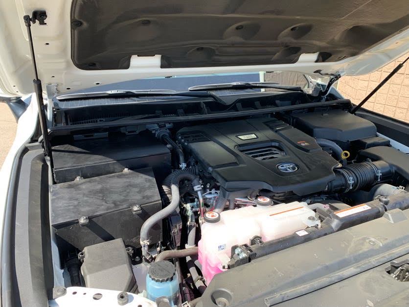 Toyota Land Cruiser (White)