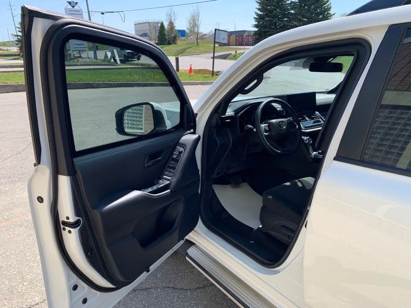 Toyota Land Cruiser (White)