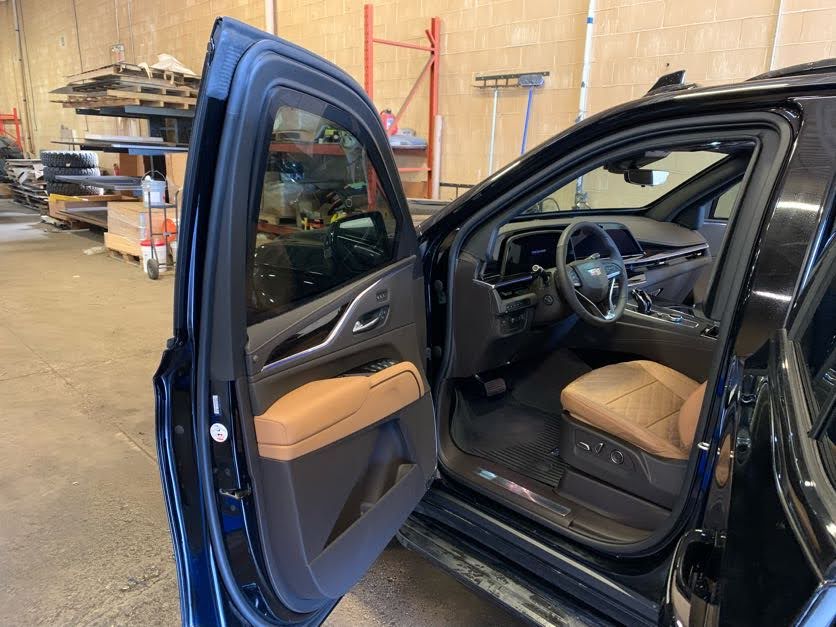 Cadillac Escalade (Beige Interior)