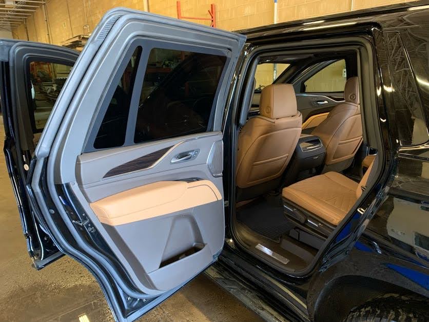 Cadillac Escalade (Beige Interior)
