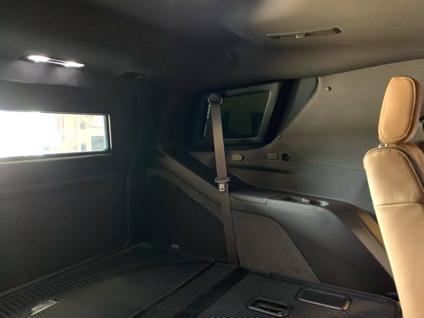 Cadillac Escalade (Beige Interior)