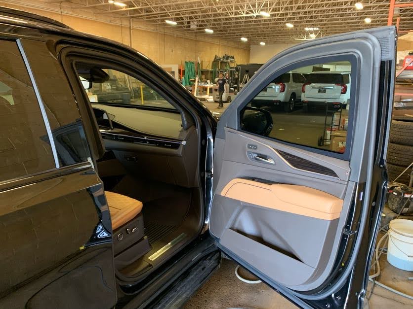 Cadillac Escalade (Beige Interior)