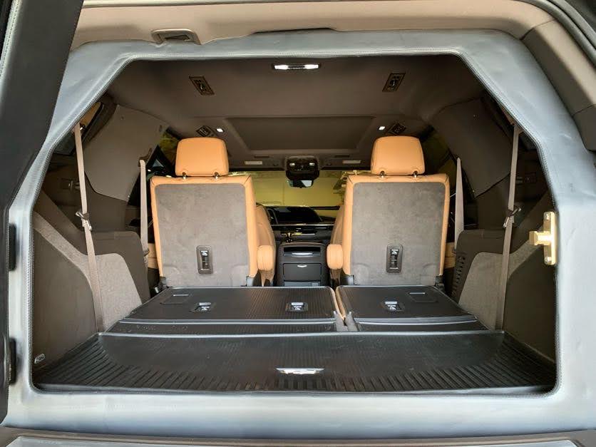 Cadillac Escalade (Beige Interior)
