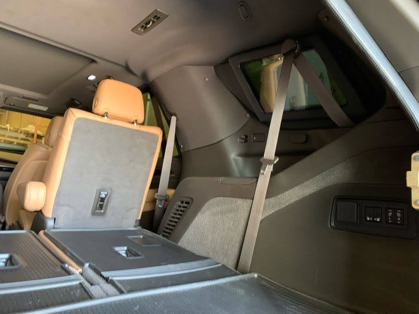 Cadillac Escalade (Beige Interior)