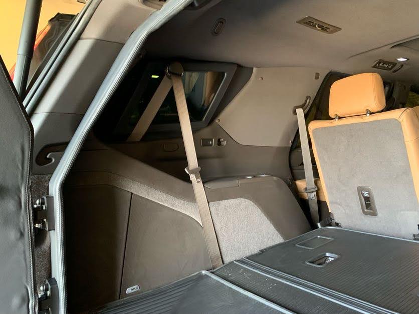 Cadillac Escalade (Beige Interior)