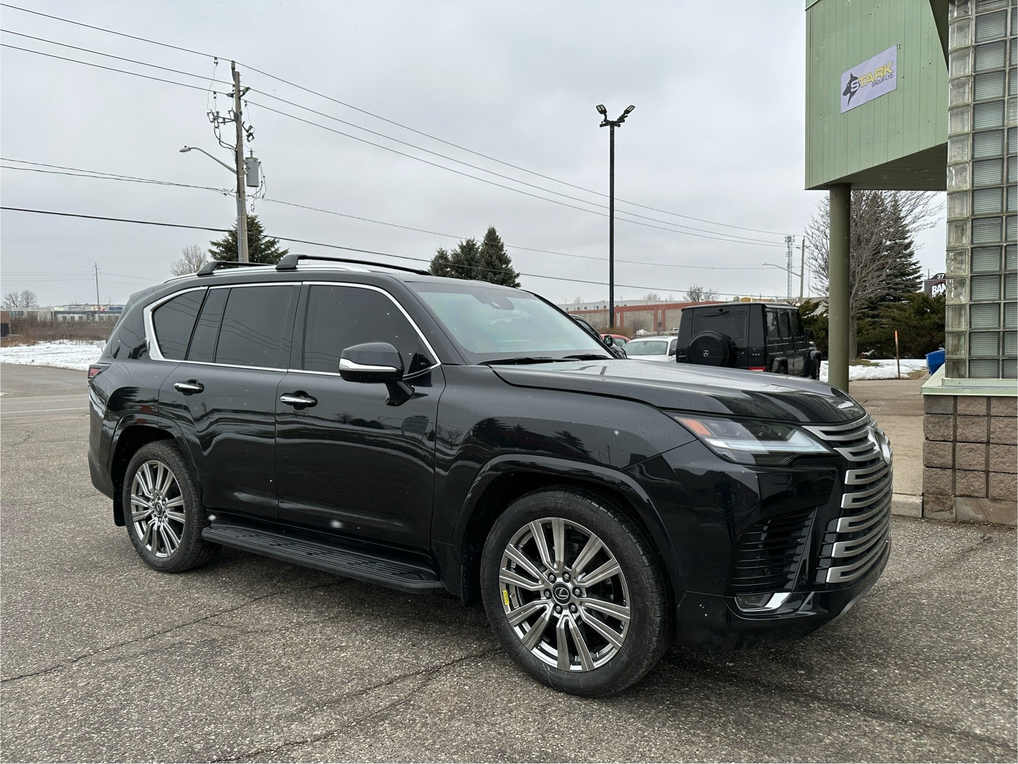 Lexus LX 600 (Black)