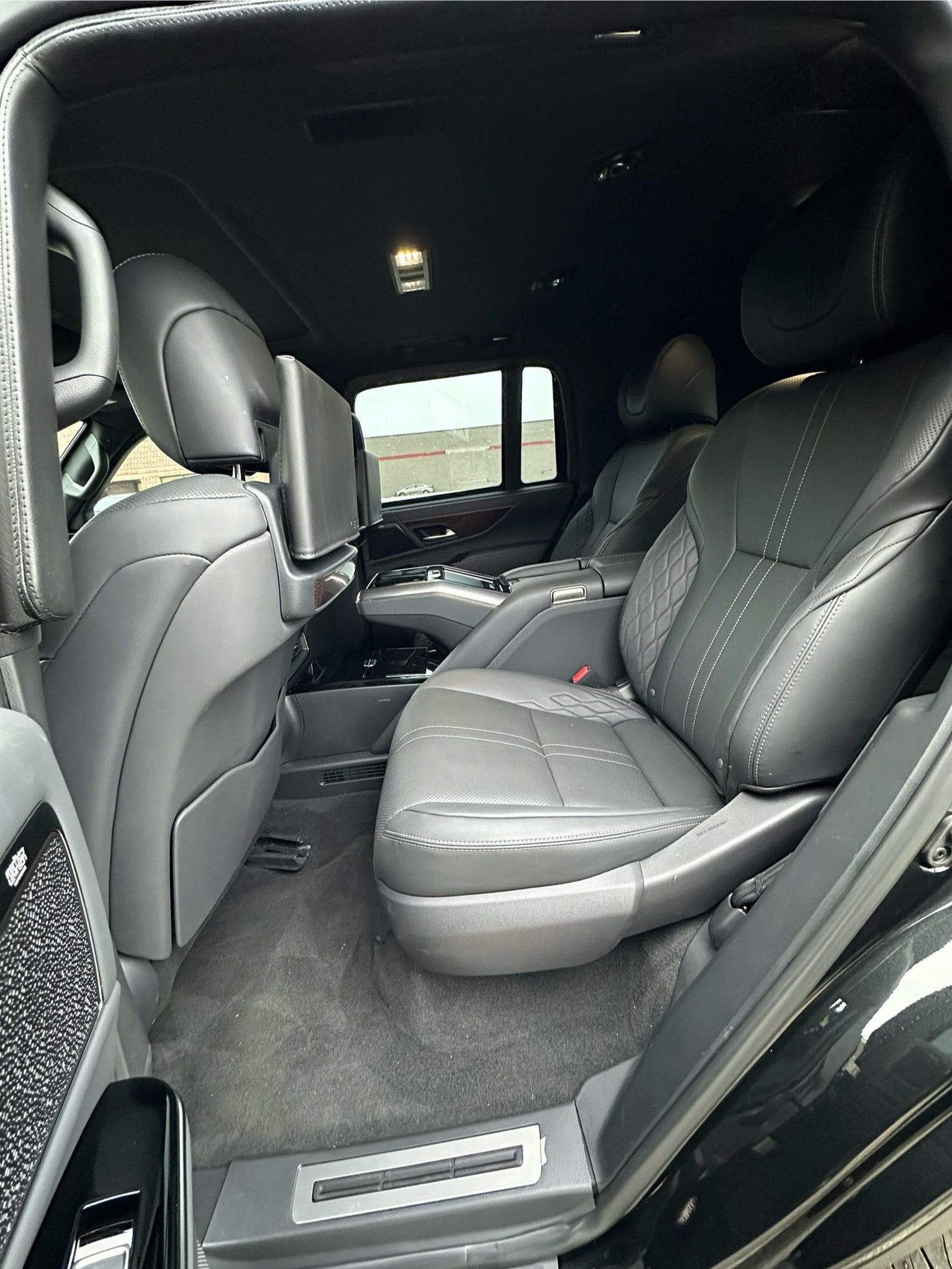 Lexus LX 600 (Black)