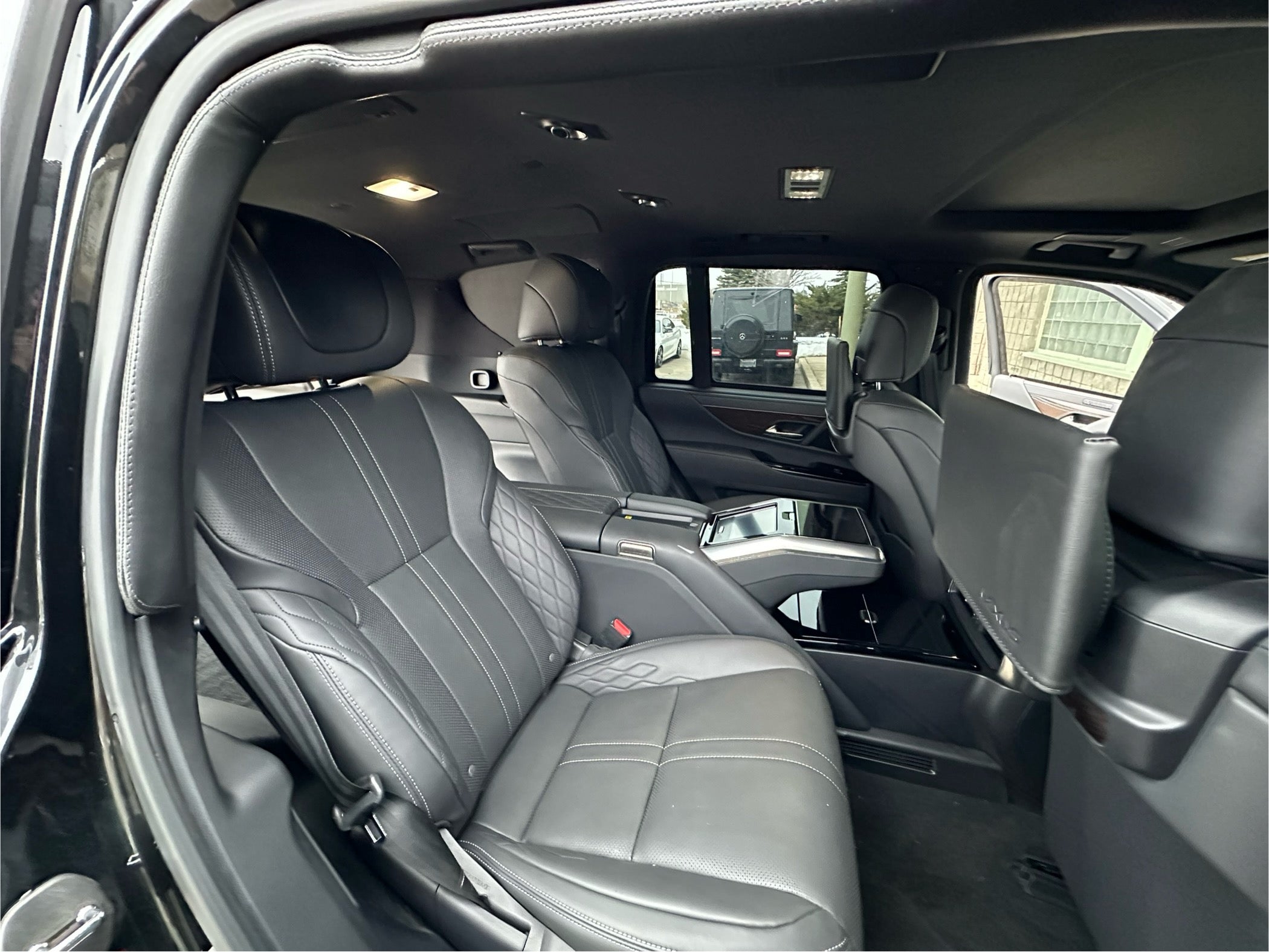Lexus LX 600 (Black)
