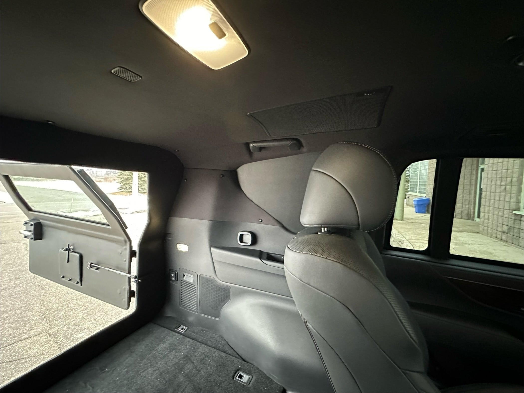 Lexus LX 600 (Black)