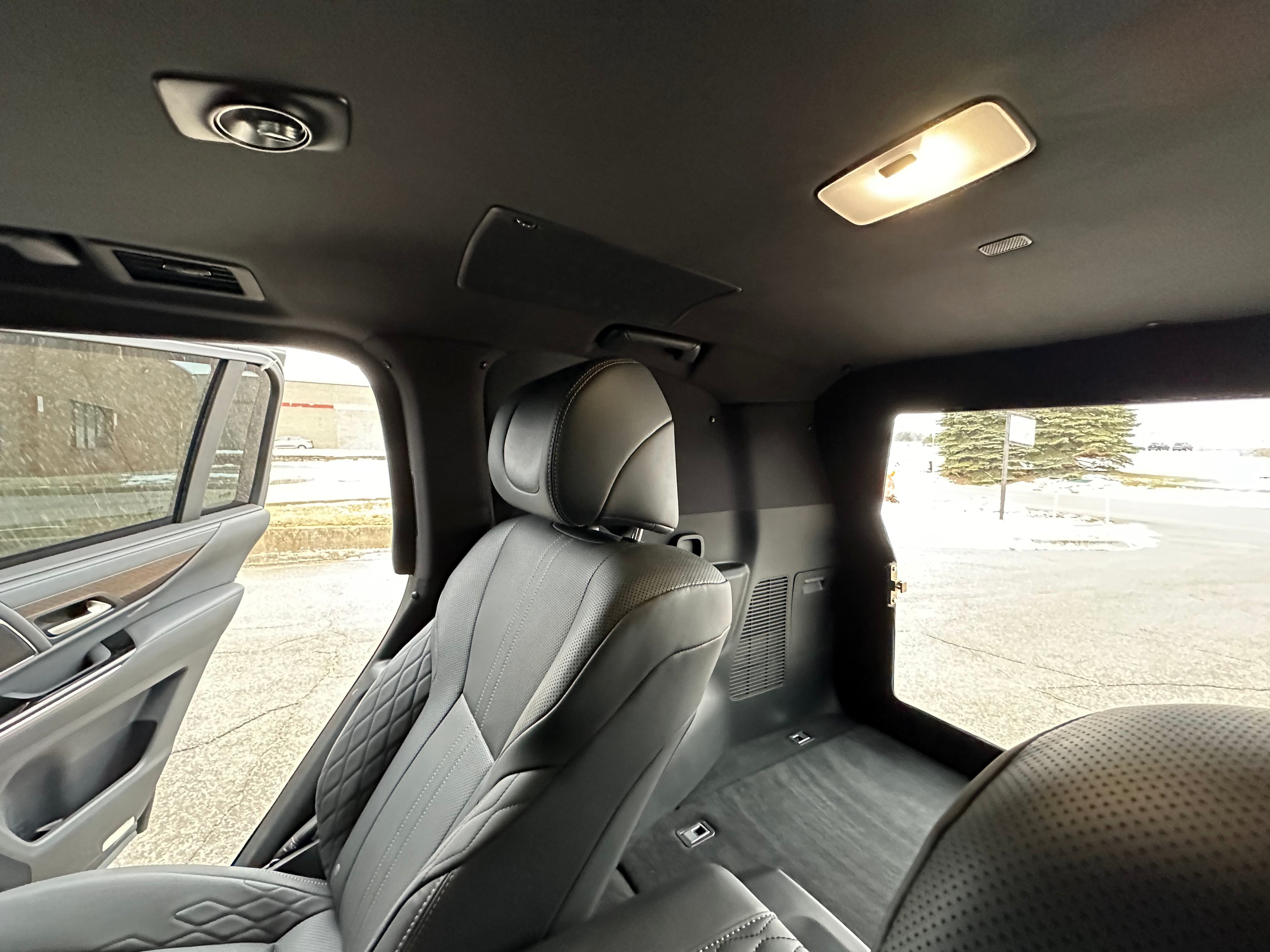 Lexus LX 600 (Black)